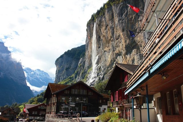 【瑞士必遊景點】瀑布鎮勞特布魯能(Lauterbrunnen)，探索自然美景之旅