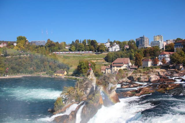 【瑞士蘇黎世必訪景點】萊茵瀑布Rheinfall – 歐洲最大流量瀑布體驗