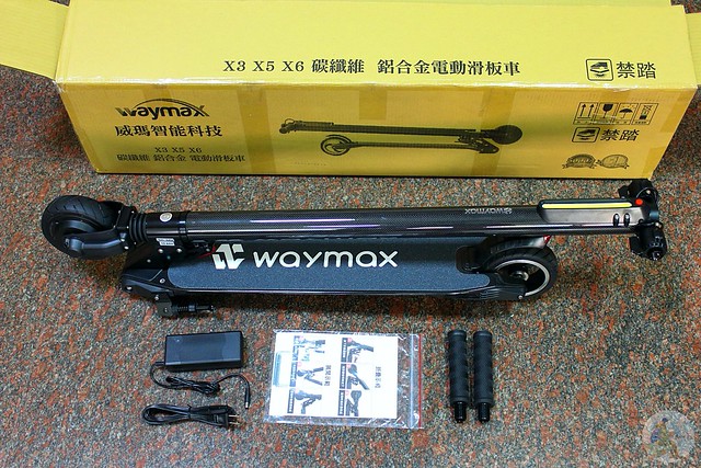 Waymax X6 碳纖維電動滑板車